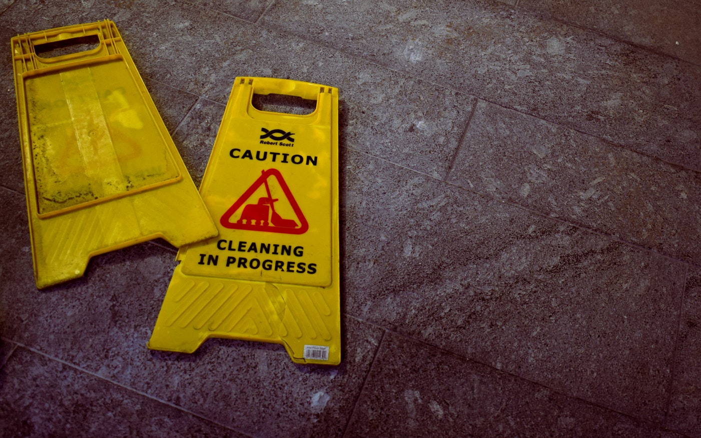 Slippery Floor Signs | Vacuum Cleaner